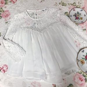 FLASH SALE Beautiful white lace blouse
